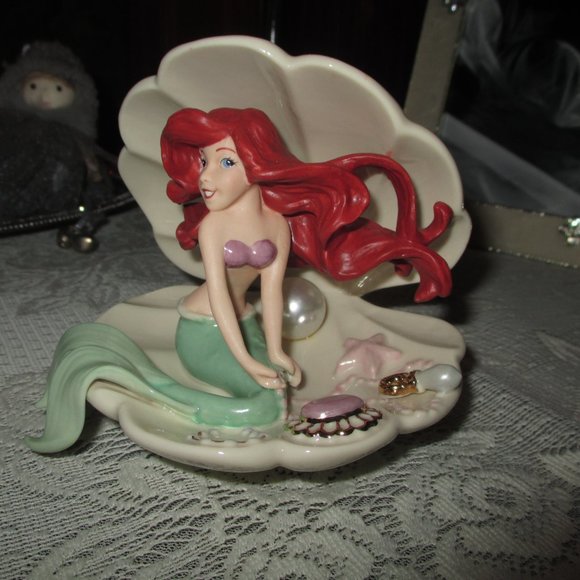 Disney's Ariel's Gleaming Treasure - Picture 2 of 8